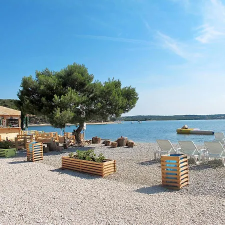 Holiday Haus Noemi Сasa de vacaciones Štinjan